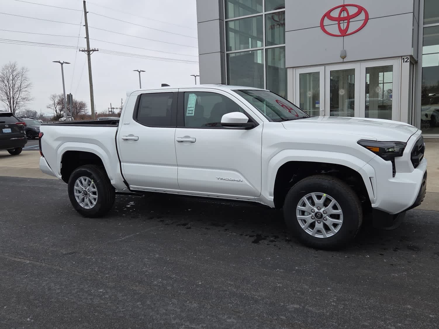 2026 Toyota Tacoma SR5 Image 3 of 41