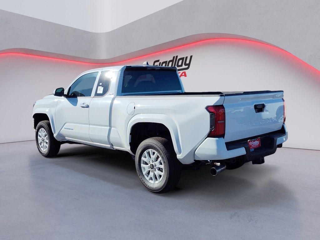 2026 Toyota Tacoma SR5 Image 2 of 10