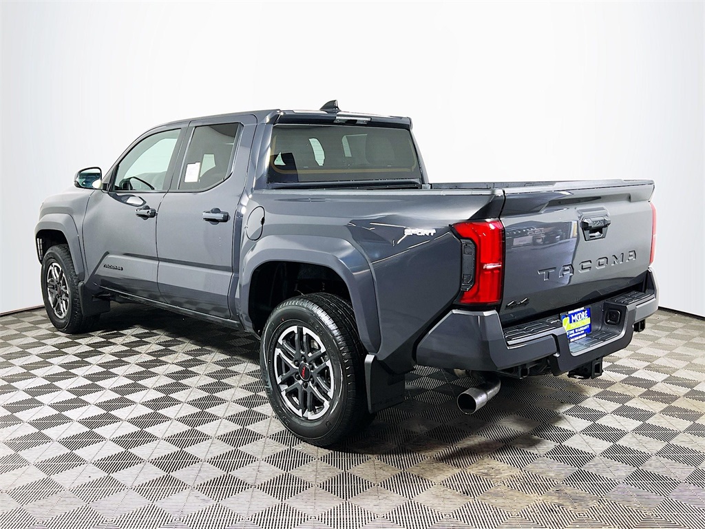 2026 Toyota Tacoma TRD Sport Image 7 of 31