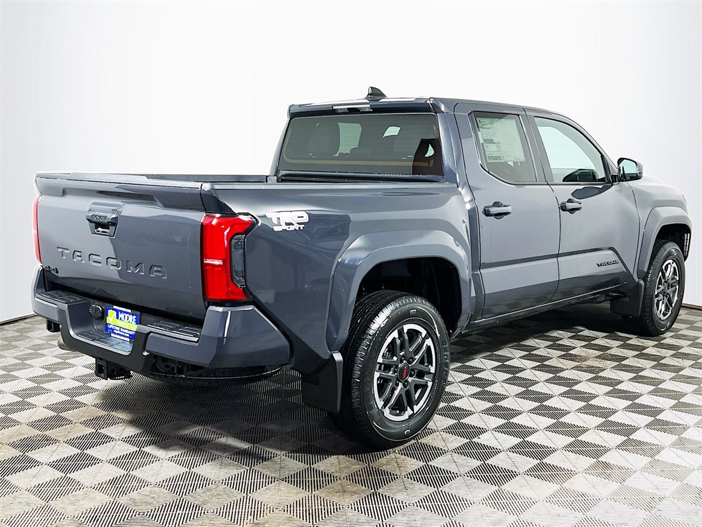 2026 Toyota Tacoma TRD Sport Image 5 of 31