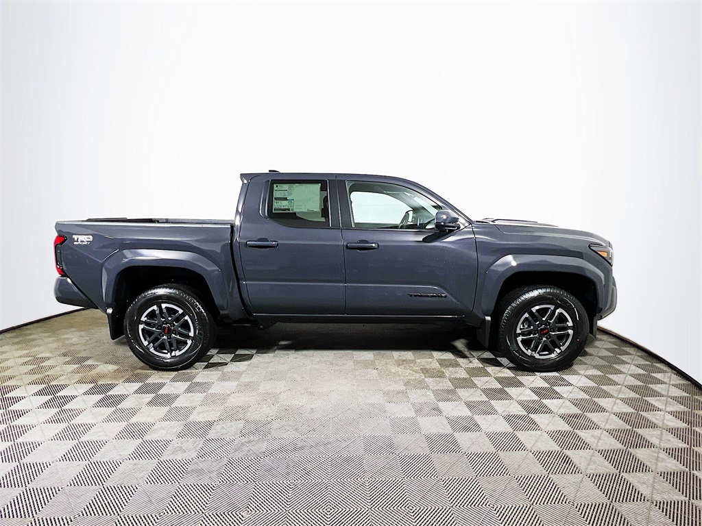 2026 Toyota Tacoma TRD Sport Image 4 of 31