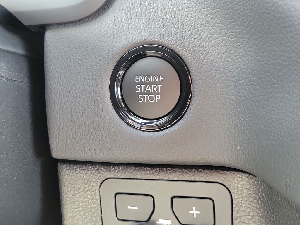 2026 Toyota Tundra Limited Image 35 of 49