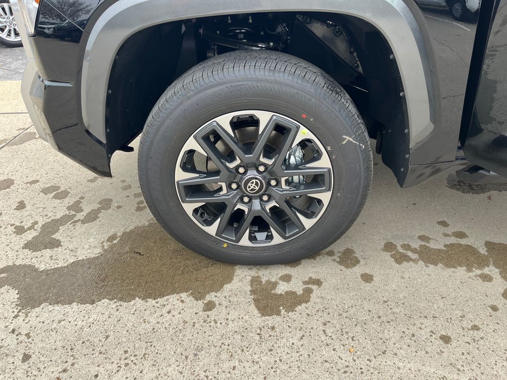 2026 Toyota Tundra 4WD Limited Hybrid Image 10 of 28
