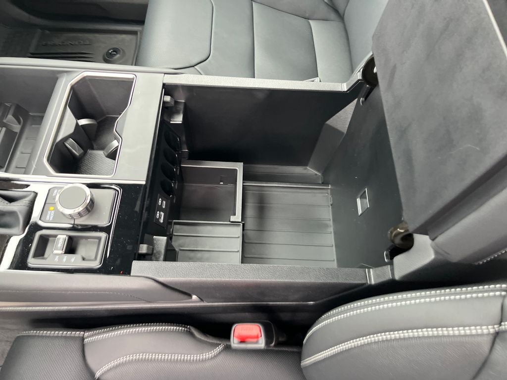 2026 Toyota Tundra 4WD Limited Hybrid Image 22 of 28