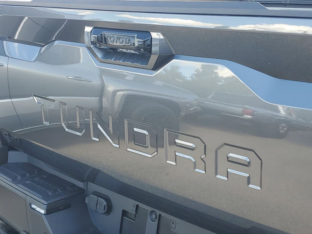 2026 Toyota Tundra Limited Image 17 of 32