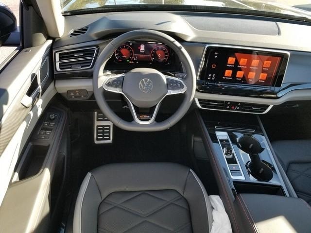 2026 Volkswagen Atlas 2.0T Peak Edition Image 9 of 15