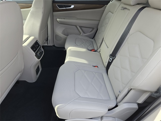 2026 Volkswagen Atlas 2.0T SE Image 6 of 14