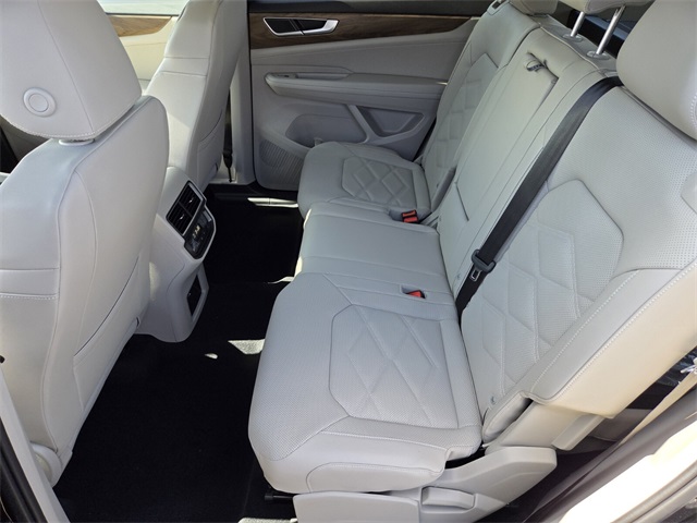 2026 Volkswagen Atlas 2.0T SE Image 6 of 13