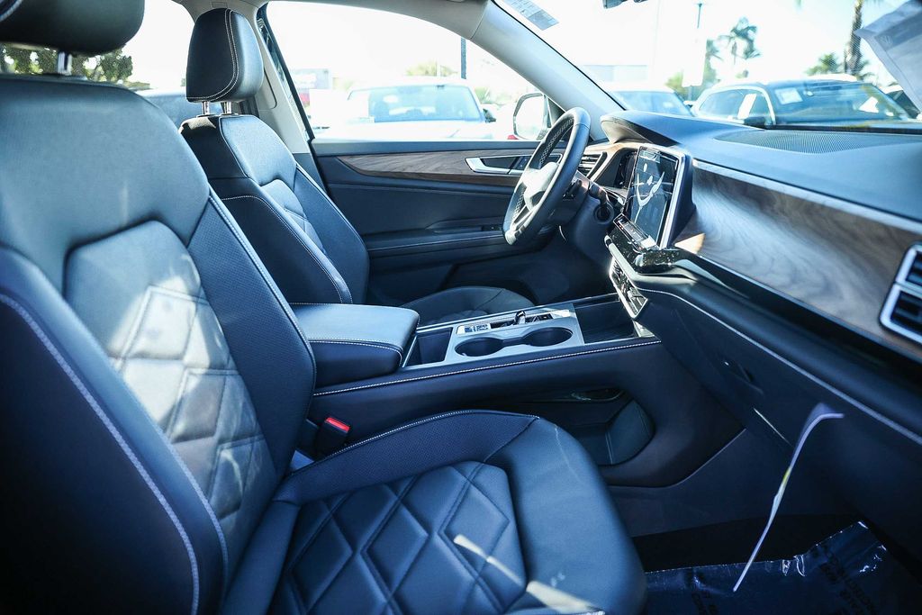 2026 Volkswagen Atlas 2.0T SE Image 13 of 33