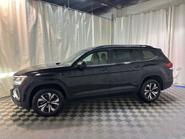 2026 Volkswagen Atlas 2.0T SE Image 2 of 40