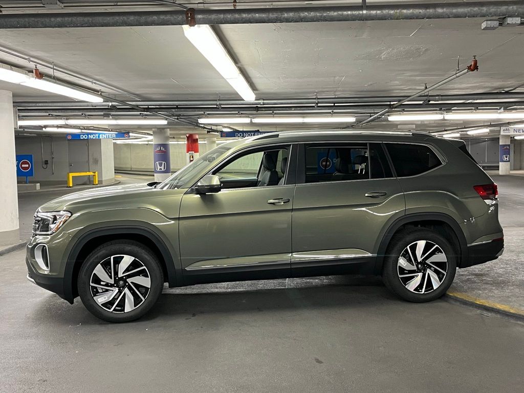 2026 Volkswagen Atlas 2.0T SEL Image 2 of 40
