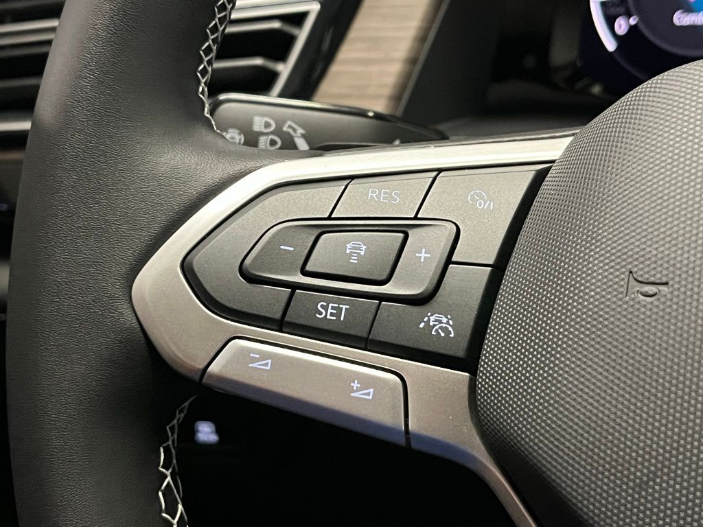 2026 Volkswagen Atlas 2.0T SEL Image 33 of 40