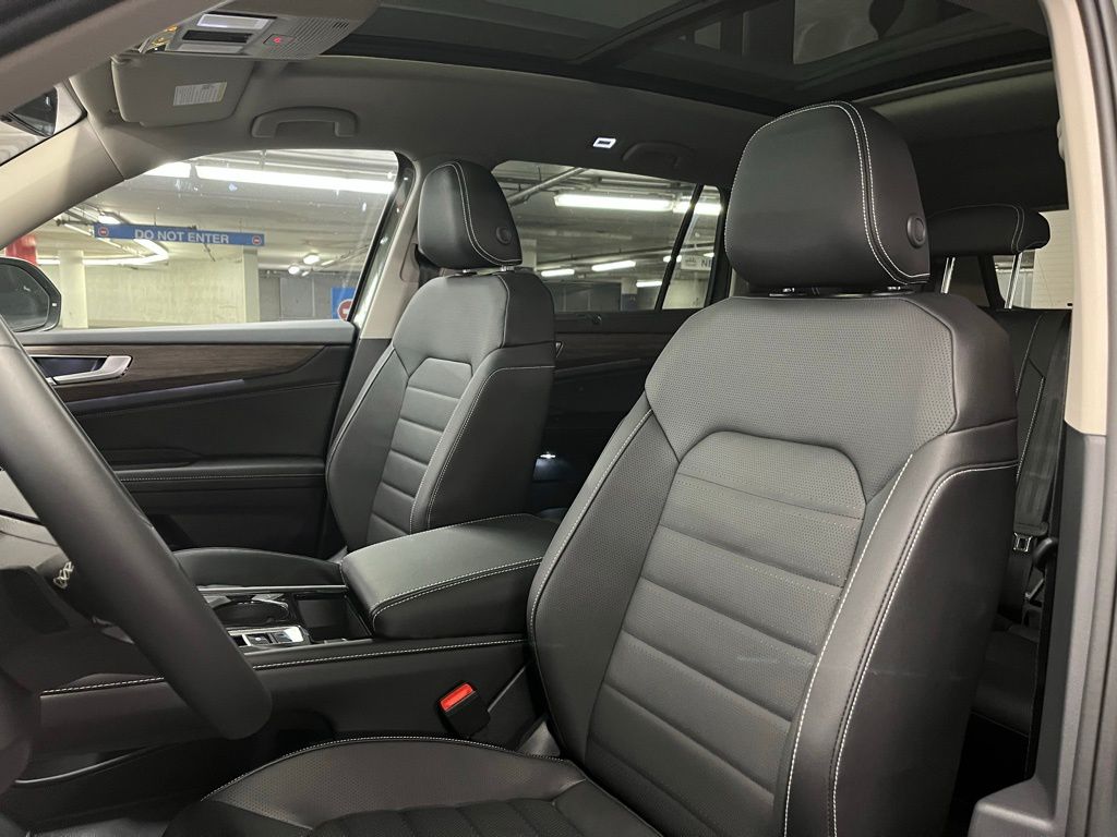 2026 Volkswagen Atlas 2.0T SEL Image 13 of 40