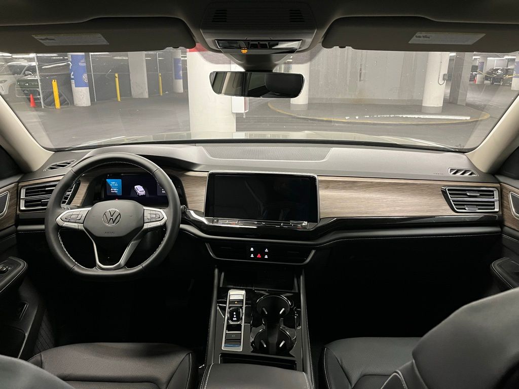 2026 Volkswagen Atlas 2.0T SEL Image 16 of 40