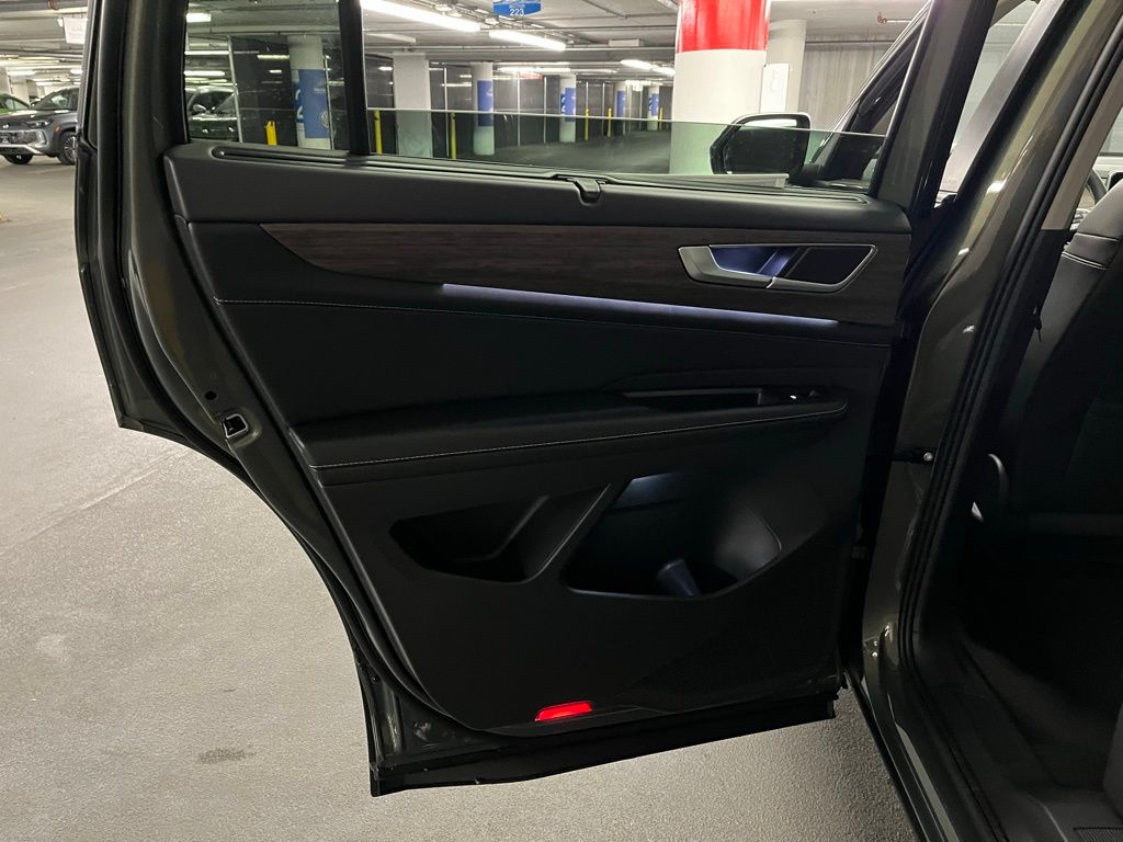 2026 Volkswagen Atlas 2.0T SEL Image 24 of 40