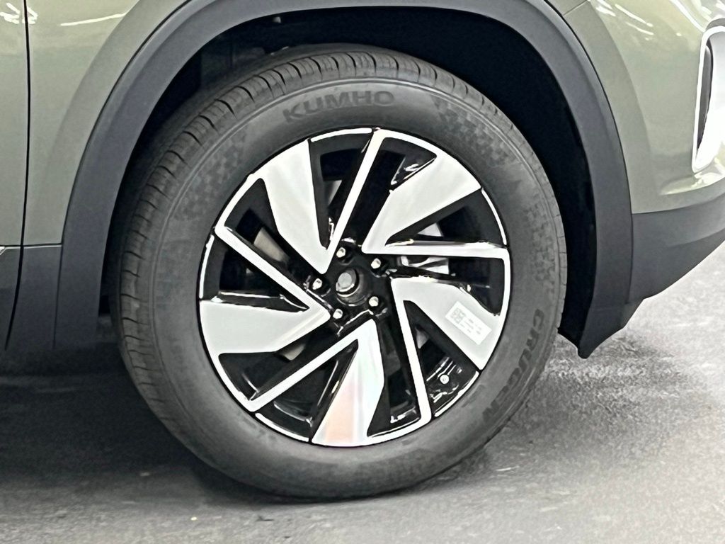 2026 Volkswagen Atlas 2.0T SEL Image 10 of 40