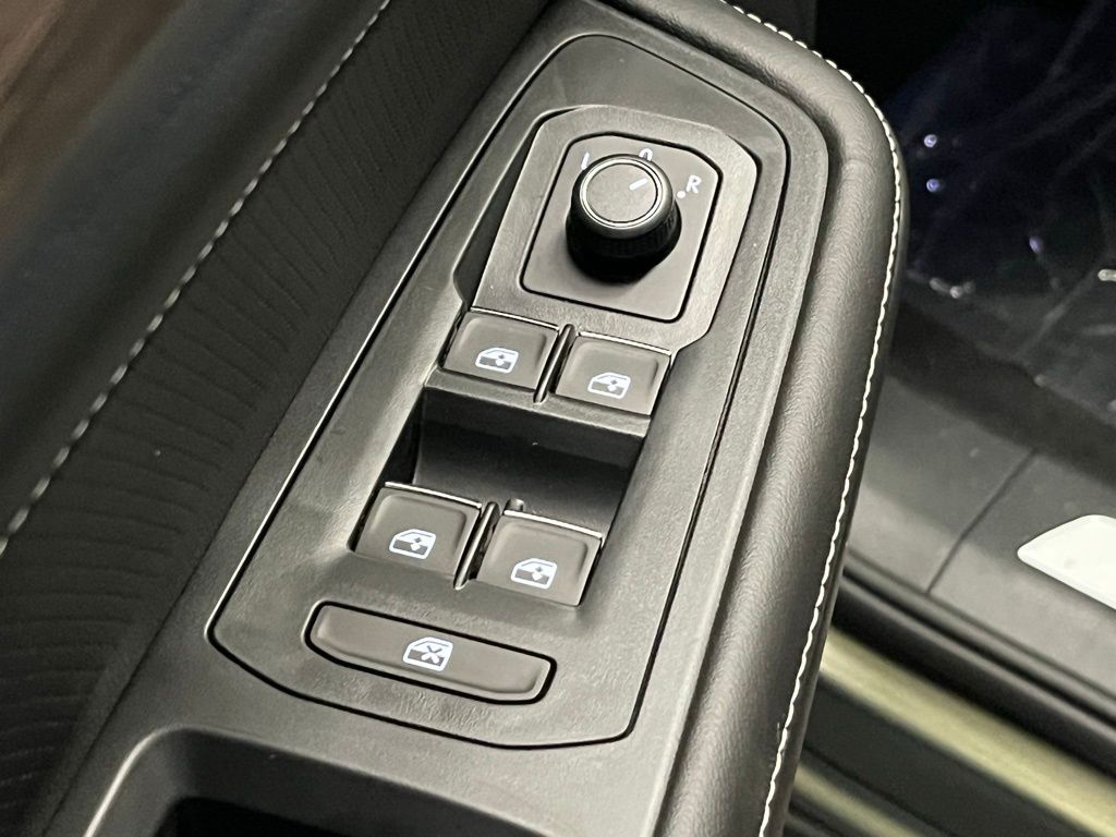 2026 Volkswagen Atlas 2.0T SEL Image 32 of 40