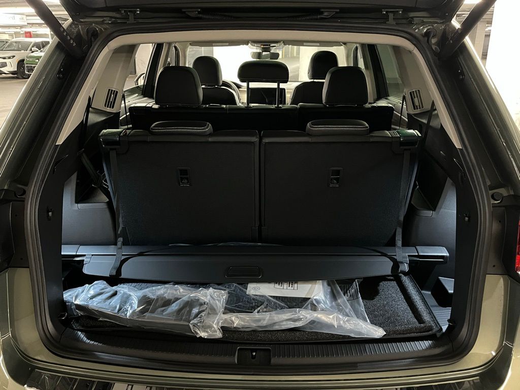 2026 Volkswagen Atlas 2.0T SEL Image 11 of 40