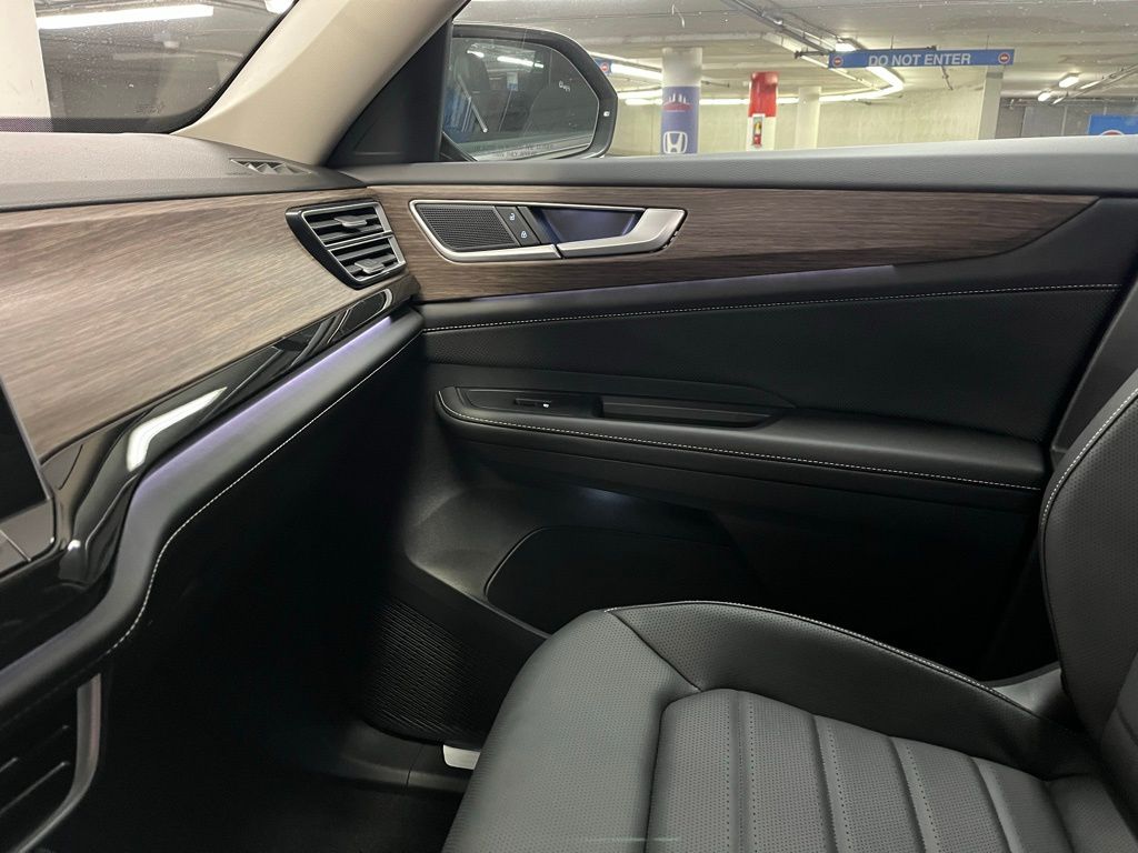 2026 Volkswagen Atlas 2.0T SEL Image 17 of 40