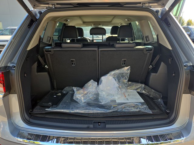 2026 Volkswagen Atlas 2.0T SEL Premium R-Line Image 4 of 10