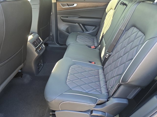 2026 Volkswagen Atlas 2.0T SEL Premium R-Line Image 5 of 10