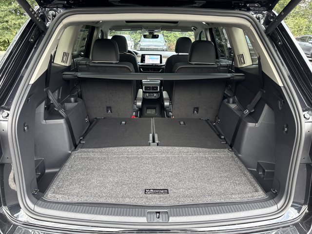 2026 Volkswagen Atlas 2.0T SEL Premium R-Line Image 13 of 37