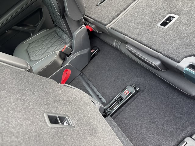 2026 Volkswagen Atlas 2.0T SEL Premium R-Line Image 32 of 37