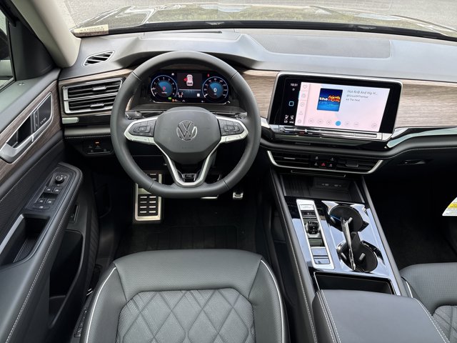 2026 Volkswagen Atlas 2.0T SEL Premium R-Line Image 18 of 37