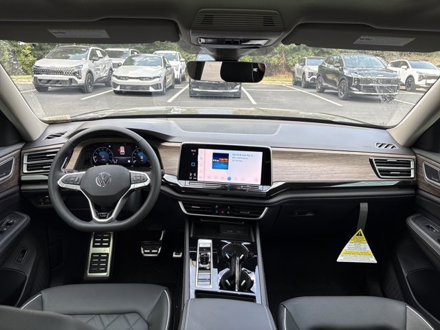 2026 Volkswagen Atlas 2.0T SEL Premium R-Line Image 17 of 37