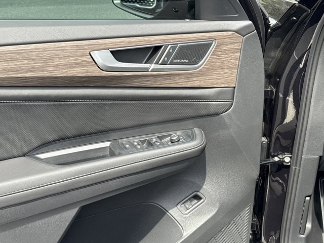 2026 Volkswagen Atlas 2.0T SEL Premium R-Line Image 28 of 37