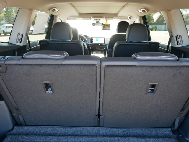 2026 Volkswagen Atlas 2.0T SEL Premium R-Line Image 12 of 13