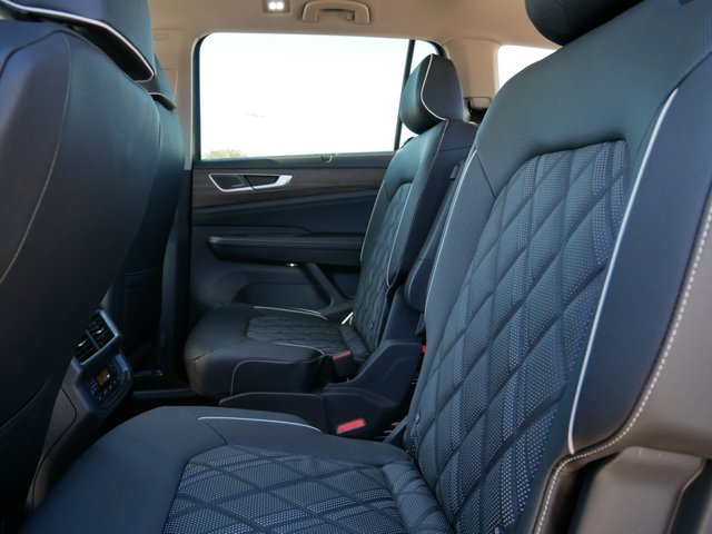 2026 Volkswagen Atlas 2.0T SEL Premium R-Line Image 4 of 13