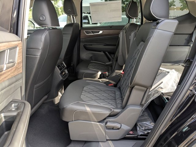 2026 Volkswagen Atlas 2.0T SEL Premium R-Line Image 7 of 19