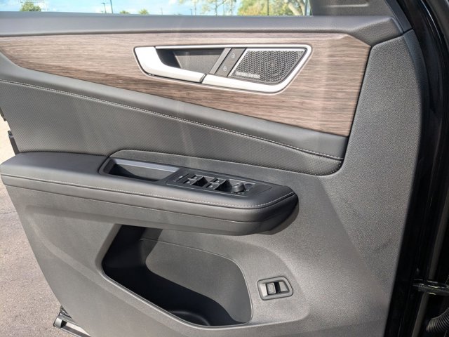 2026 Volkswagen Atlas 2.0T SEL Premium R-Line Image 18 of 19