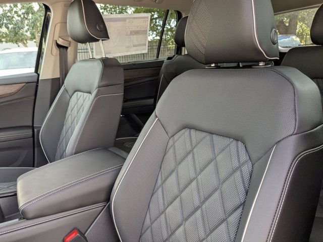 2026 Volkswagen Atlas 2.0T SEL Premium R-Line Image 8 of 19