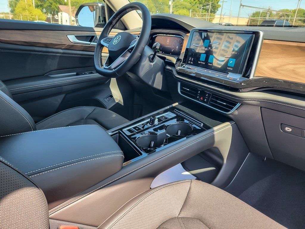 2026 Volkswagen Atlas 2.0T SE Technology Image 16 of 28