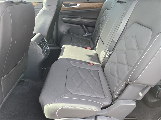 2026 Volkswagen Atlas 2.0T SE Technology Image 6 of 13