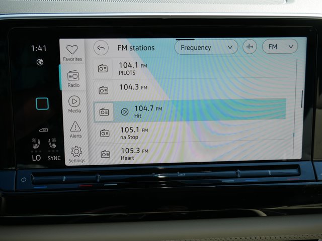 2026 Volkswagen Atlas 2.0T SE Technology Image 8 of 13