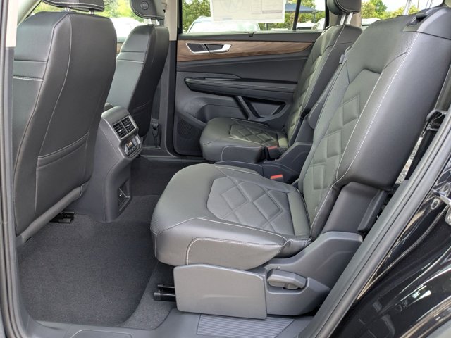 2026 Volkswagen Atlas 2.0T SE Technology Image 7 of 19