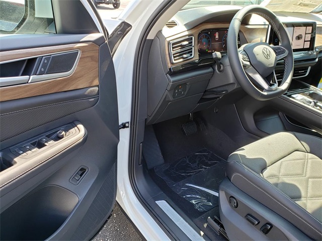 2026 Volkswagen Atlas 2.0T SE Technology Image 9 of 12