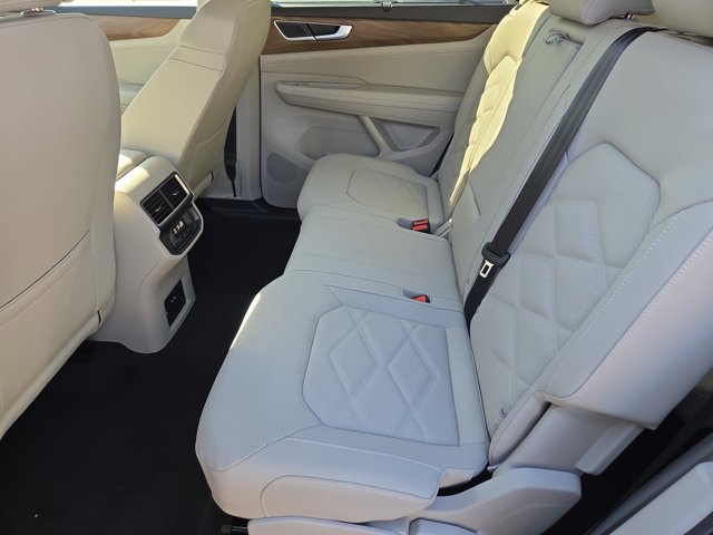 2026 Volkswagen Atlas 2.0T SE Technology Image 5 of 10