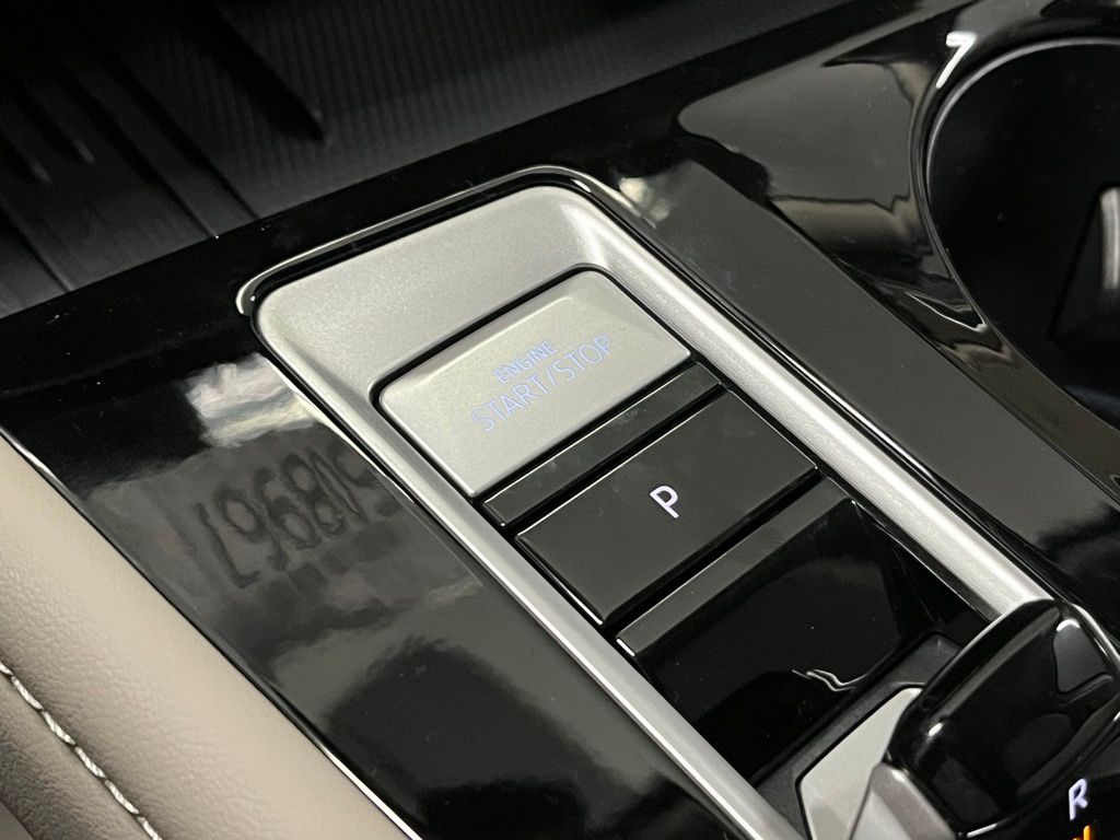 2026 Volkswagen Atlas 2.0T SE Technology Image 25 of 40