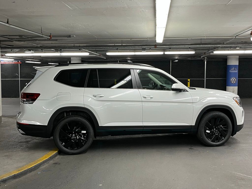 2026 Volkswagen Atlas 2.0T SE Technology Image 6 of 40