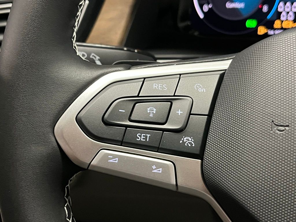 2026 Volkswagen Atlas 2.0T SE Technology Image 33 of 40