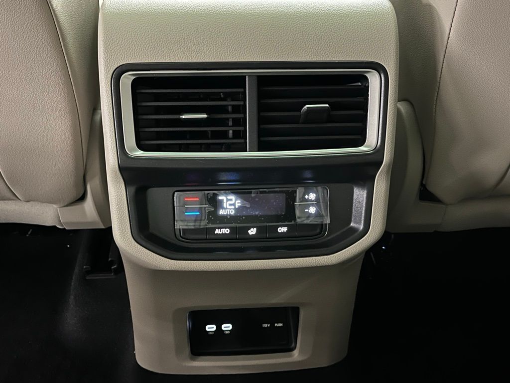 2026 Volkswagen Atlas 2.0T SE Technology Image 31 of 40