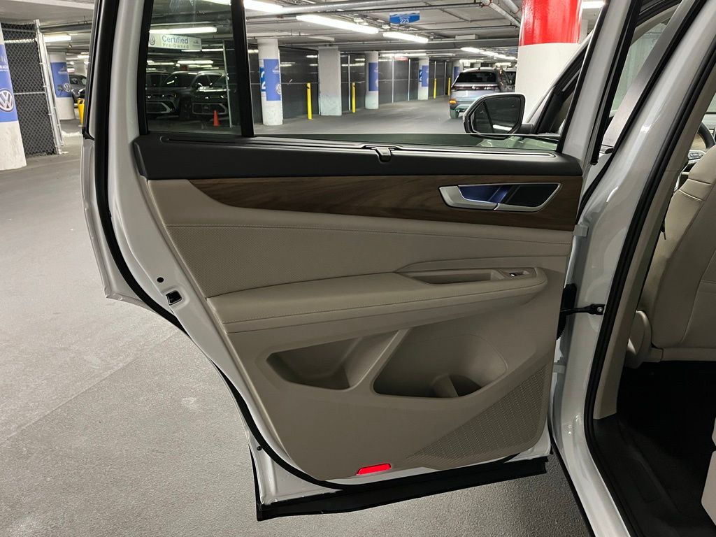 2026 Volkswagen Atlas 2.0T SE Technology Image 27 of 40