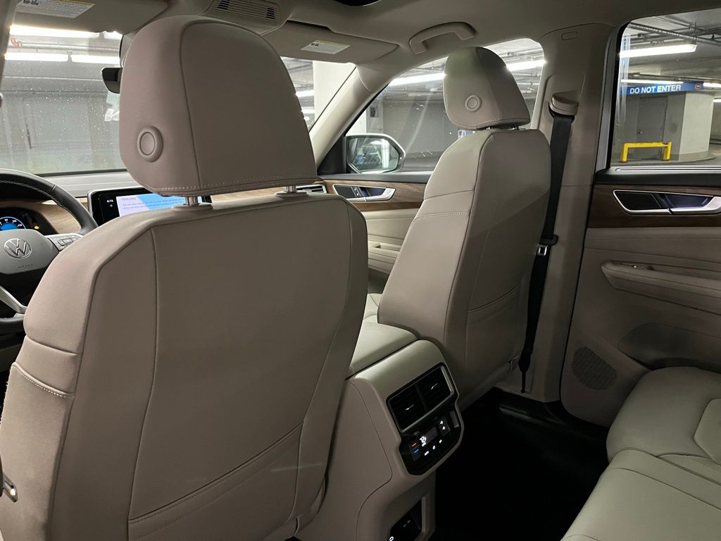 2026 Volkswagen Atlas 2.0T SE Technology Image 16 of 40
