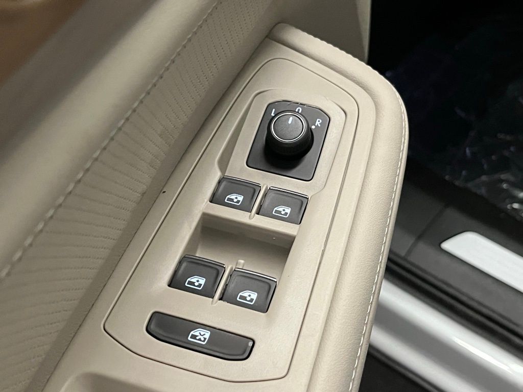 2026 Volkswagen Atlas 2.0T SE Technology Image 36 of 40