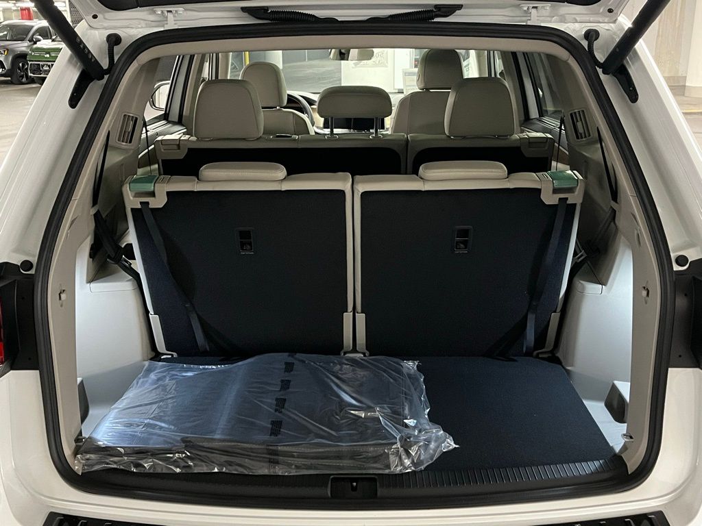 2026 Volkswagen Atlas 2.0T SE Technology Image 11 of 40