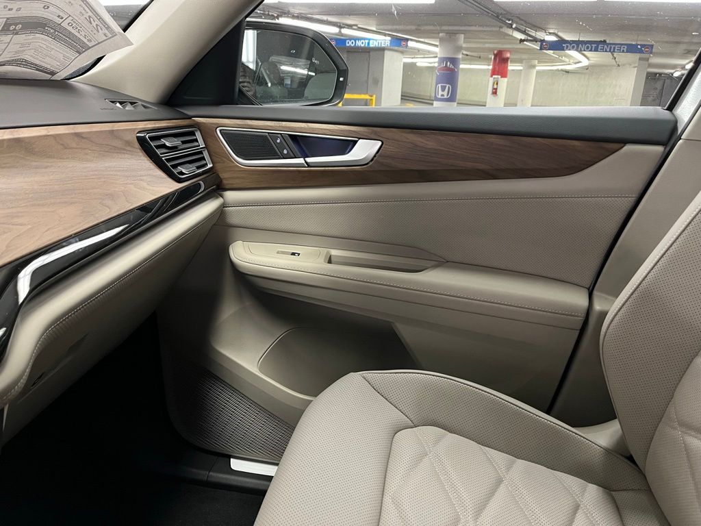 2026 Volkswagen Atlas 2.0T SE Technology Image 18 of 40